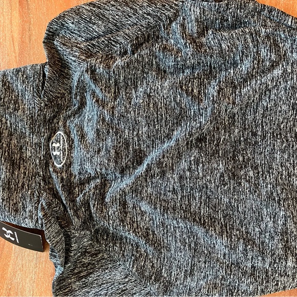 *NWT Under Armor Female Qtr Zip - Medium - Picture 6 of 7